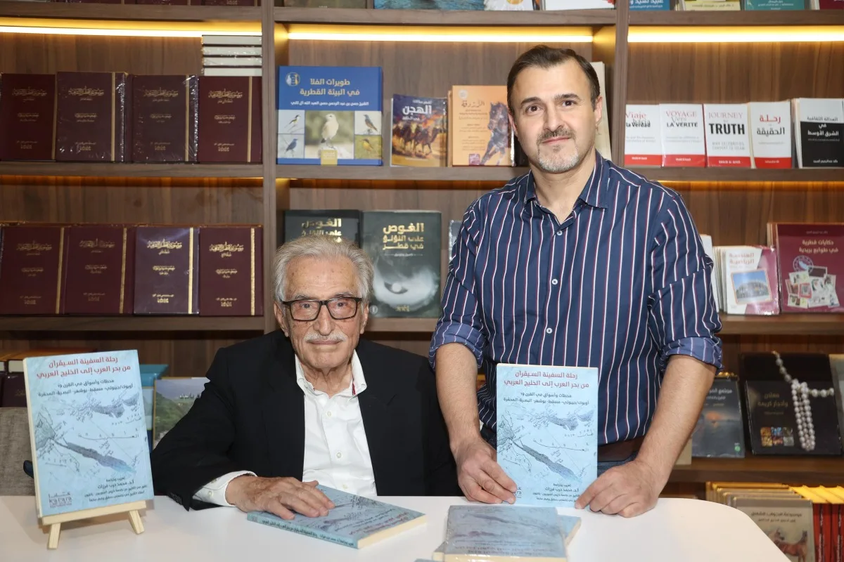 توقيع كتاب “مغامرة السفينة السيفران” في جناح دار “كتارا” للنشر بمعرض الكتاب الدولي في الدوحة توقيع كتاب “مغامرة السفينة السيفران” في جناح دار “كتارا” للنشر بمعرض الكتاب الدولي في الدوحة