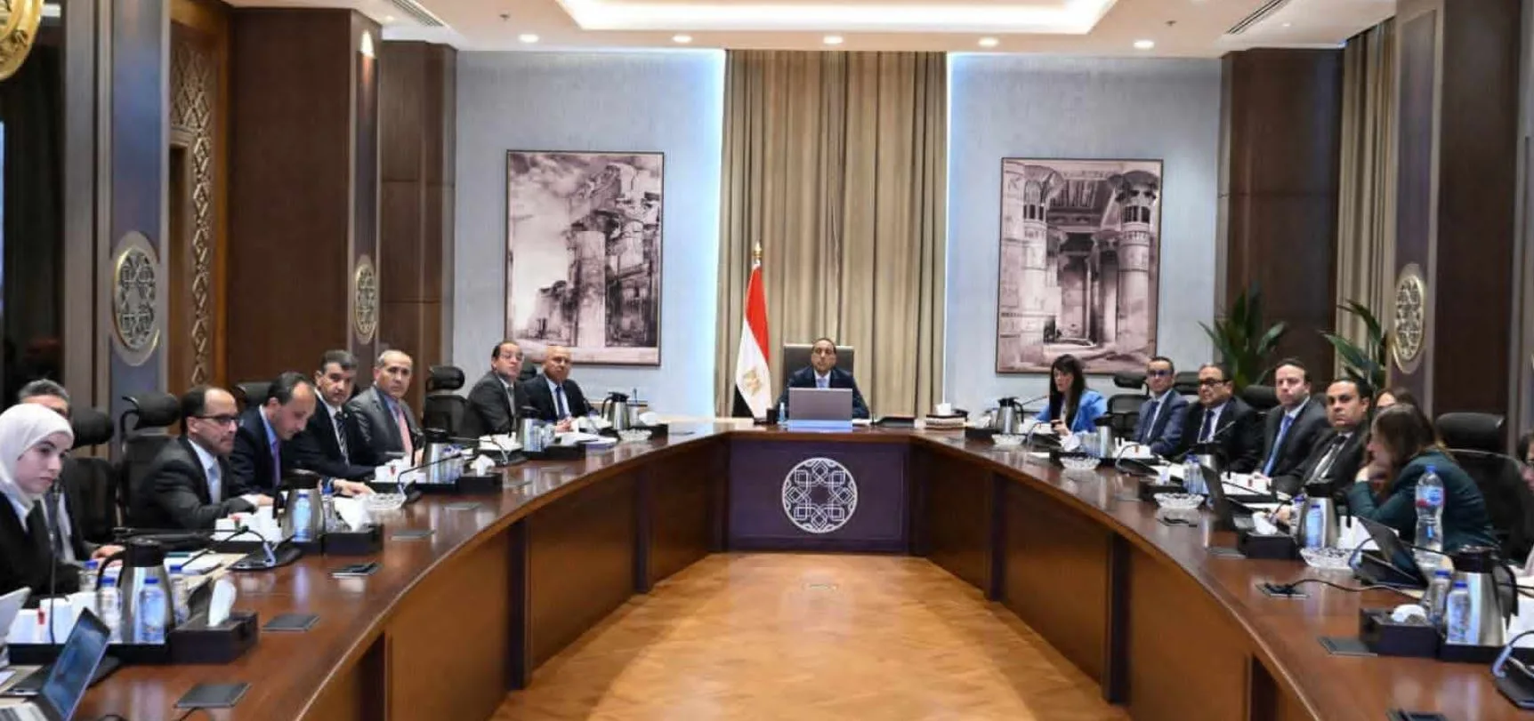 مدبولى يعلن استمرار جهود الحكومة لتحقيق الأهداف المتعلقة بالاستدامة في تقليل الدين الخارجي. مدبولى يعلن استمرار جهود الحكومة لتحقيق الأهداف المتعلقة بالاستدامة في تقليل الدين الخارجي.