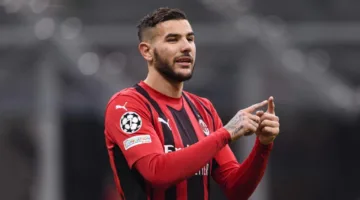 ثيو هيرنانديز يعلق قراره رغم تلقيه عرضاً رسمياً من الهلال