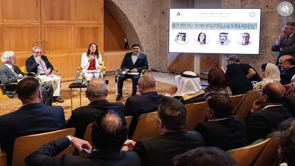 جائزة الملك فيصل تُبرز جماليات الشعر الأندلسي في إصدارها الجديد في إسبانيا. جائزة الملك فيصل تُبرز جماليات الشعر الأندلسي في إصدارها الجديد في إسبانيا.