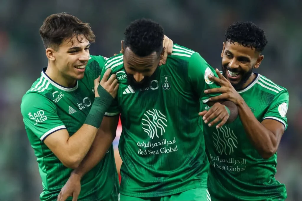 جابري فيجا يقترب من العودة إلى أوروبا.. بورتو يتفاوض مع الأهلي