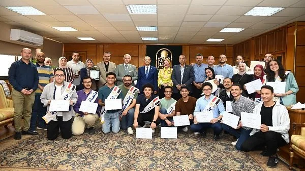 جامعة أسيوط تحقق إنجازًا بارزًا في مهرجان إبداع 13 بحصولها على 11 جائزة في المجالات الطلابية. جامعة أسيوط تحقق إنجازًا بارزًا في مهرجان إبداع 13 بحصولها على 11 جائزة في المجالات الطلابية.