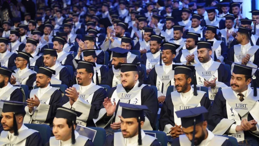 جامعة الأعمال والتكنولوجيا تحتفل بتخريج 950 طالبًا إلى سوق العمل