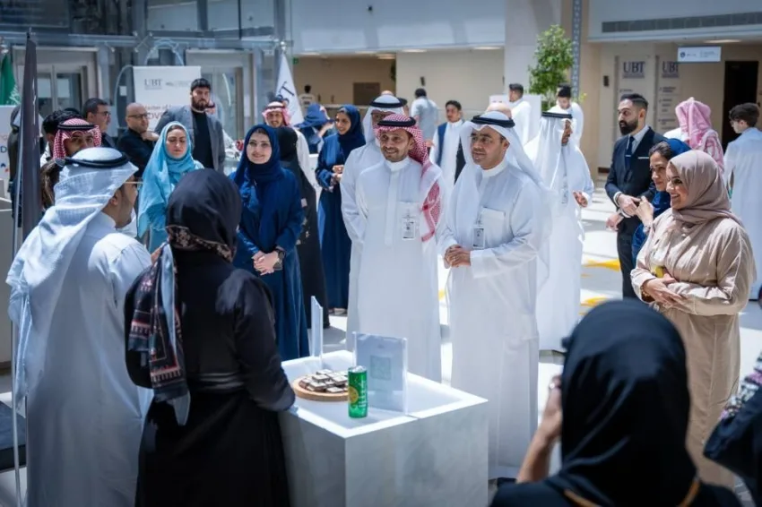 جامعة الأعمال والتكنولوجيا تنظم معرض “فورورد” كمنصة تفاعلية تبرز الشغف والابتكار.