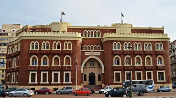 جامعة الإسكندرية تُشكل فريقًا لتحسين قاعات التعليم وتثقيف الطلاب حول مخاطر الهجرة غير القانونية