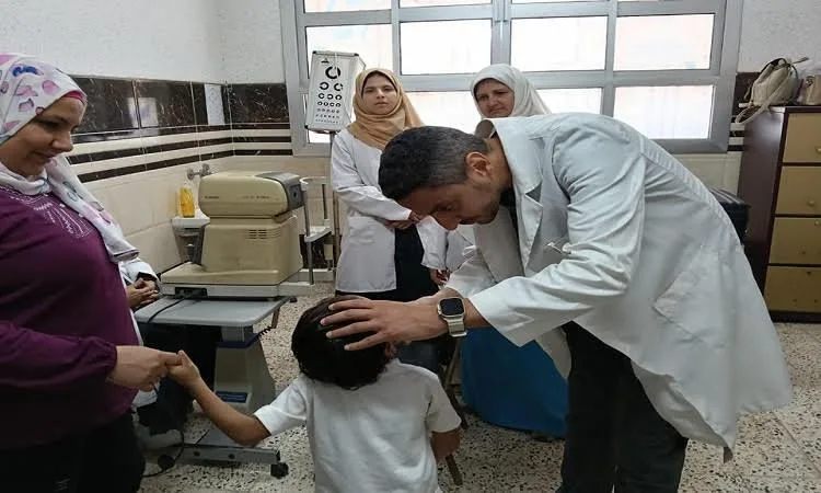 جامعة بنها تنظيم طبية متخصصة في أمراض العيون بمدرسة المكفوفين ببنها