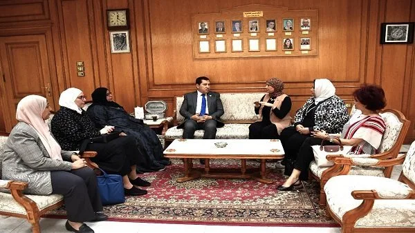جامعة حلوان تستضيف وفد البورد العربي لتعزيز تقدم مهنة التمريض في العالم العربي جامعة حلوان تستضيف وفد البورد العربي لتعزيز تقدم مهنة التمريض في العالم العربي