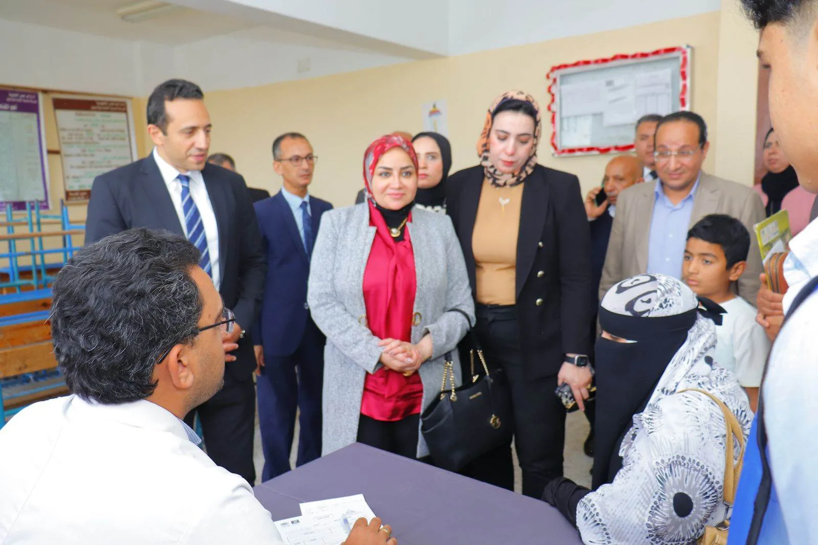 جامعة دمنهور تنظم أكبر قافلة طبية وتنموية في قرية دمسنا بأبو حمص بمشاركة 17 طبيبًا من عين شمس جامعة دمنهور تنظم أكبر قافلة طبية وتنموية في قرية دمسنا بأبو حمص بمشاركة 17 طبيبًا من عين شمس