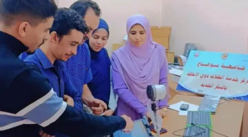 جامعة سوهاج تقدم الدعم للطلاب ذوي الإعاقة السمعية والبصرية من خلال توفير أجهزة تكنولوجيا متقدمة.