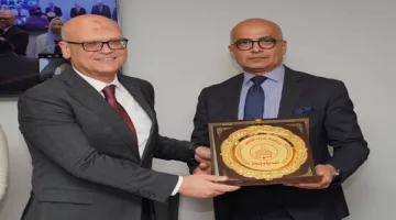 جامعة عين شمس تكرم الدكتور خالد قدري والدكتور عمر الحسيني تقديرًا لإسهاماتهما.