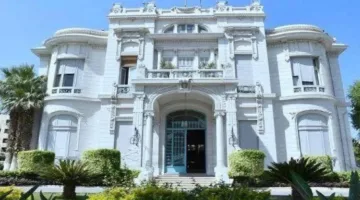 جامعة عين شمس توضح أسباب سقوط طالبة من درج كلية البنات