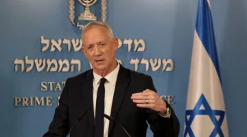 جانتس يلقب نتنياهو بـ “أب التفكك” ويدعو لتشكيل حكومة وسطية تعالج الفجوة السياسية.