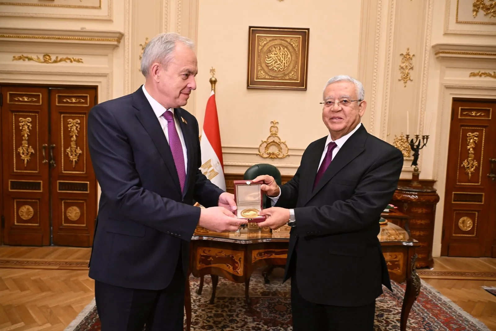 جبالي يلتقي رئيس الجمعية الوطنية في بيلاروسيا ويتسلم رسالة من رئيس البلاد إلى السيسي جبالي يلتقي رئيس الجمعية الوطنية في بيلاروسيا ويتسلم رسالة من رئيس البلاد إلى السيسي
