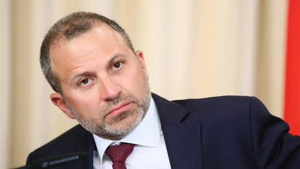 جبران باسيل يرفع العلم في جزين.. هل سيثير الجدل؟ (فيديو) جبران باسيل يرفع العلم في جزين.. هل سيثير الجدل؟ (فيديو)