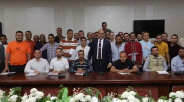 جبران يُسلم عقود عمل للمتقدمين على وظائف بالإمارات