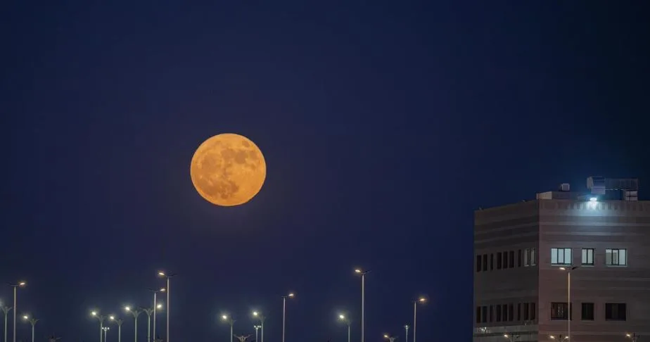 “جدة الفلكية”: القمر في مرحلة الربع الأخير يضيء السماء اليوم “جدة الفلكية”: القمر في مرحلة الربع الأخير يضيء السماء اليوم