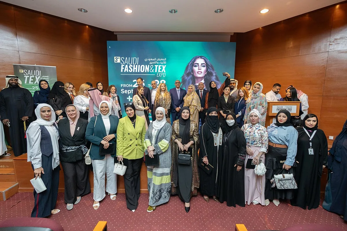 جدة تعقد مؤتمرًا صحفيًا للإعلان عن تفاصيل النسخة الثالثة من معرض الأزياء والنسيج السعودي 2025. جدة تعقد مؤتمرًا صحفيًا للإعلان عن تفاصيل النسخة الثالثة من معرض الأزياء والنسيج السعودي 2025.