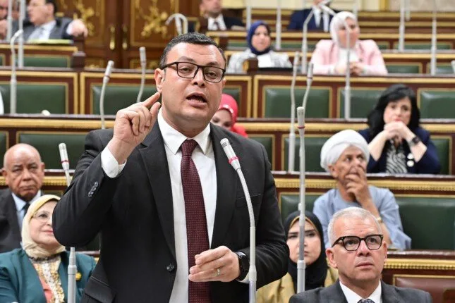 جدل بشأن توسيع استخدام عدادات المياه.. وزير الإسكان يوضح خطوات لتنبيه المستهلكين جدل بشأن توسيع استخدام عدادات المياه.. وزير الإسكان يوضح خطوات لتنبيه المستهلكين