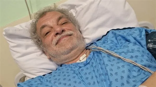 جراحة دقيقة في القلب.. المخرج أشرف فايق في غرفة العمليات (صورة)