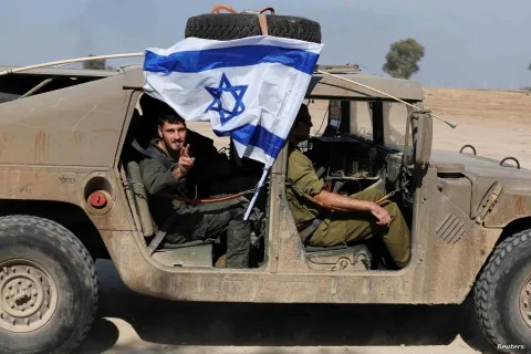 جريمة “إعدام مباشرة بدوافع انتقامية”.. الجيش الإسرائيلي يُعدم فلسطينيًا في غزة لرفضه التخابر رغم الإغراءات التي قُدمت