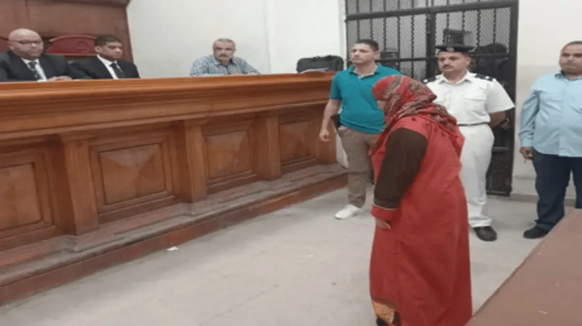جريمة بشعة في مصر.. دعوة لإعادة تقييم الحالة النفسية للأم المتهمة بأكل طفلها جريمة بشعة في مصر.. دعوة لإعادة تقييم الحالة النفسية للأم المتهمة بأكل طفلها