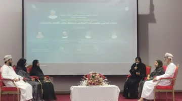 جلسة نقاش حول نظام تقييم أداء المدارس في الرستاق