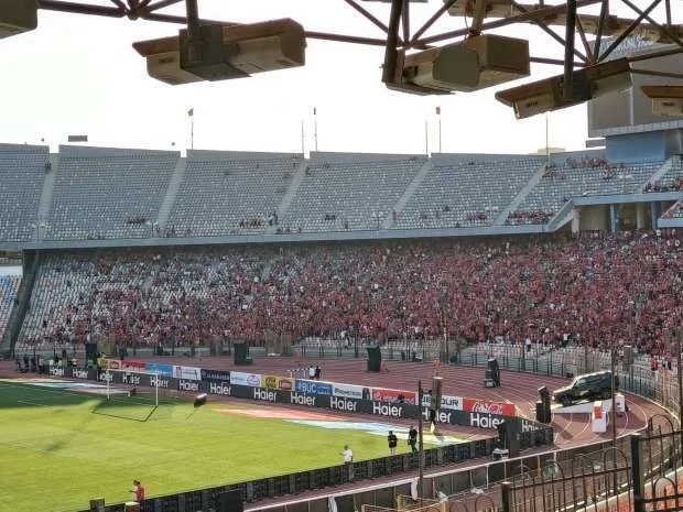 جماهير الأهلي تثير الحماس في مدرجات استاد القاهرة قبل مواجهة فاركو جماهير الأهلي تثير الحماس في مدرجات استاد القاهرة قبل مواجهة فاركو