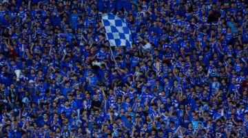 جماهير الهلال تعبر عن استيائها تجاه حارس مرمى الفتح بعد انتهاء المباراة
