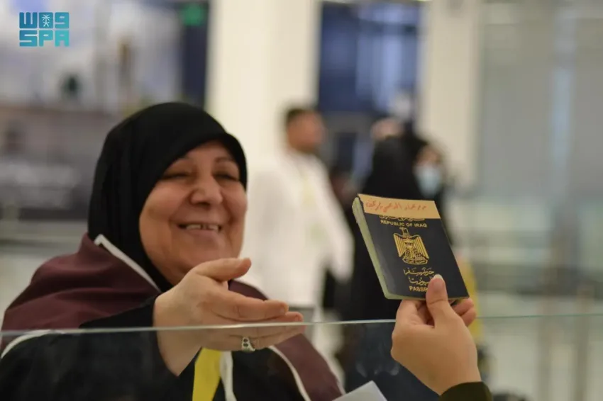 جوازات منفذ جديدة عرعر تستقبل الحجاج القادمين من العراق لأداء مناسك الحج لعام 1446هـ جوازات منفذ جديدة عرعر تستقبل الحجاج القادمين من العراق لأداء مناسك الحج لعام 1446هـ