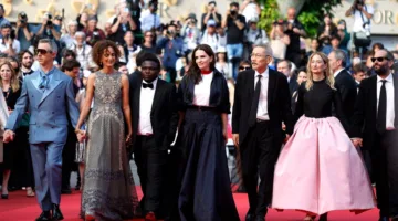 جيريمي سترونج وليلى سيلماني.. نجوم لجنة تحكيم مهرجان كان يتألقون على السجادة الحمراء