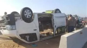 حادث انقلاب مروع يودي بحياة طفل ويصيب 21 آخرين على محور الضبعة الصحراوي
