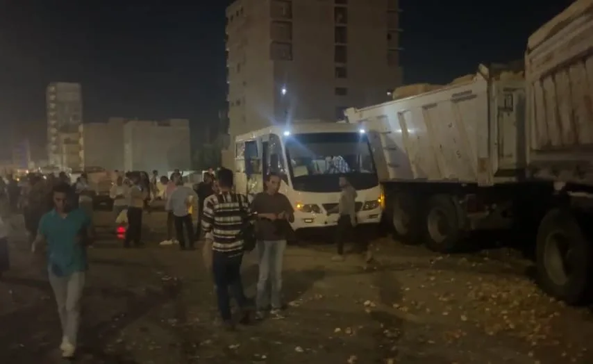حادث مروع أعلى الدائري تريلا تدهس عدة سيارات بالطريق الدائري السلام