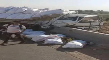 حادثة اصطدام بين شاحنة نقل مملوءة بالبطاطس وسيارة خاصة على الطريق الإقليمي بالمنوفية