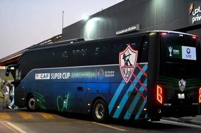 حافلة الزمالك تصل ستاد المقاولون العرب استعدادا لمواجهة سيراميكا كليوباترا