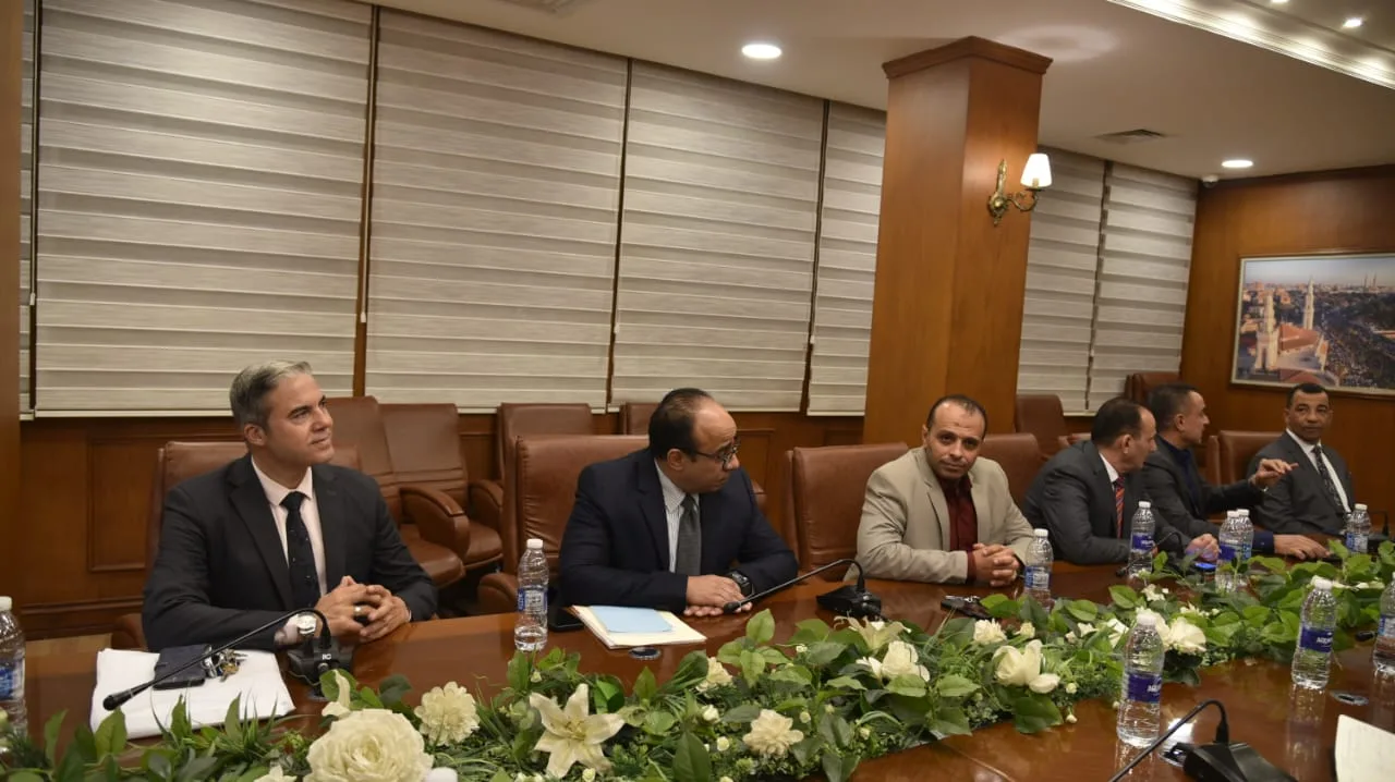 حبشي يناقش آليات النهوض بالقطاع الصناعي بجنوب بورسعيد