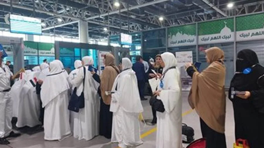 حجاج القرعة يغادرون المدينة المنورة بنظام منتظم إلى مكة مع خدمات مميزة حجاج القرعة يغادرون المدينة المنورة بنظام منتظم إلى مكة مع خدمات مميزة