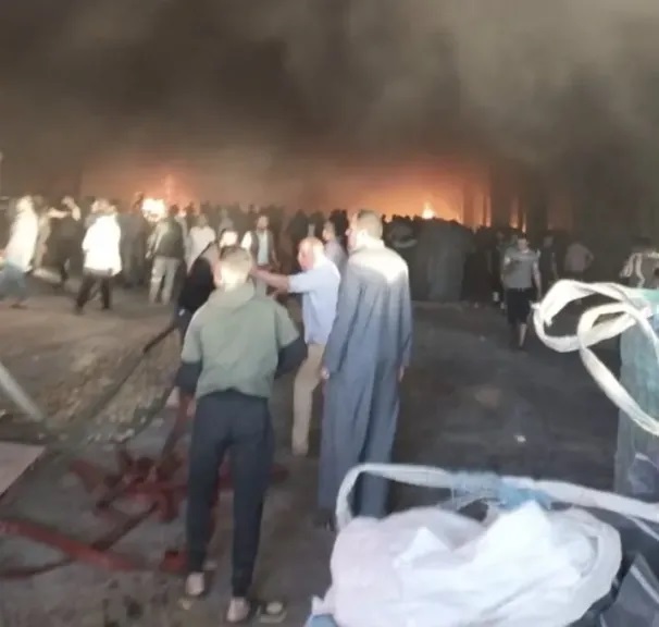 إصابة 11 شخصا بالاختناق إثر نشوب حريق داخل محطة بطاطس في البحيرة