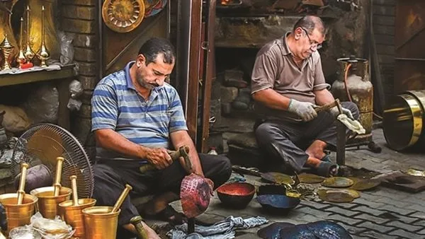 حراس التراث.. حرفيون على درب الأجداد: نحافظ على «الصنعة» من الاندثار