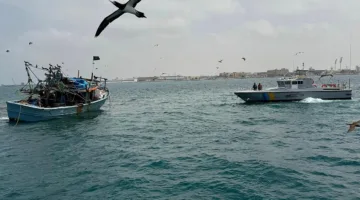 حرس الحدود في مكة ينجح في إنقاذ 10 مصريين مقيمين إثر انحراف مركبتهم البحرية