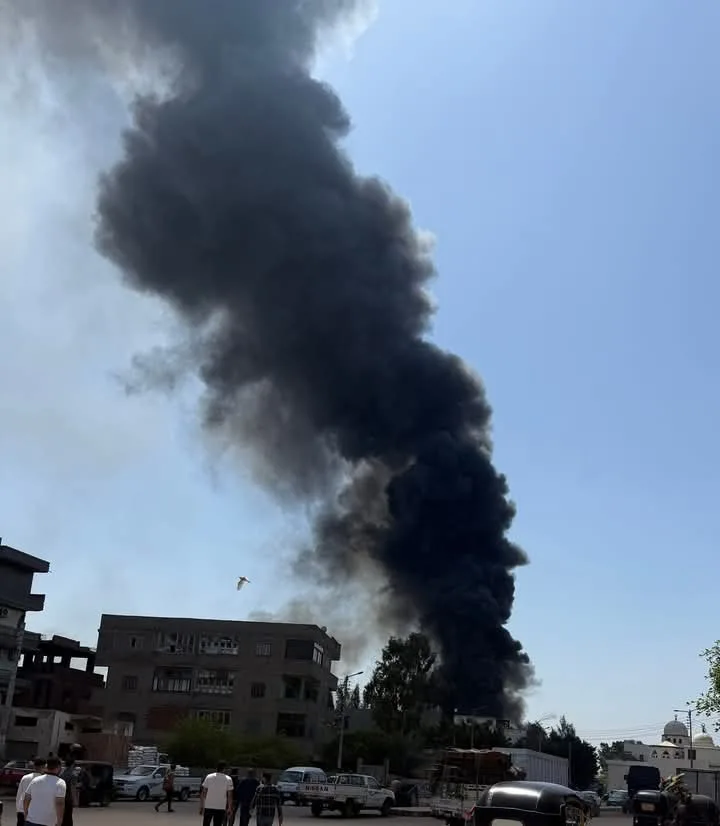 حريق في شونة قطع غيار سيارات على طريق أجا ـ القاهرة.. والحماية المدنية تحاول السيطرة عليه