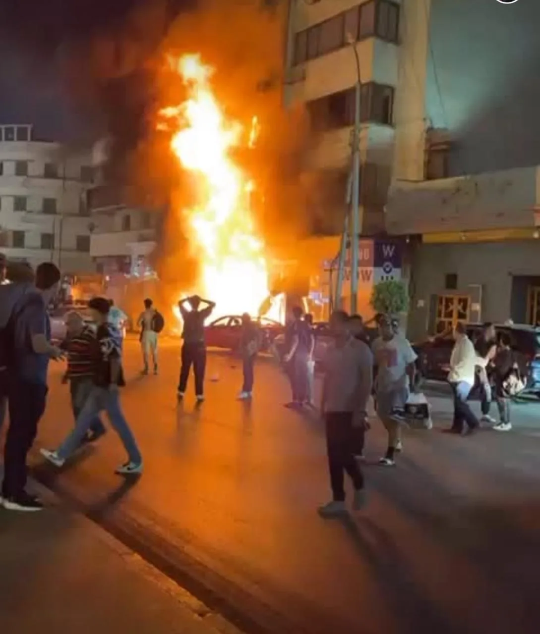 حريق هائل يلتهم محلا بميدان سفير في مصر الجديدة (تفاصيل)