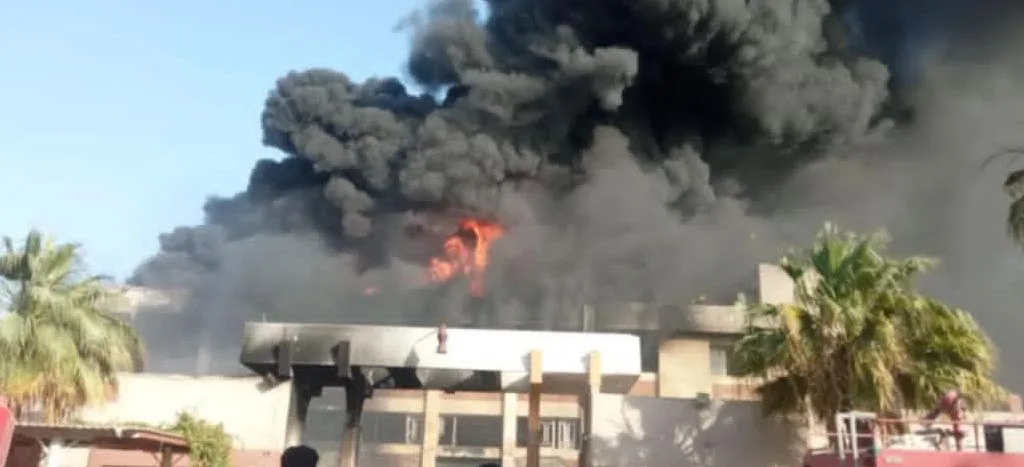 حريق هائل يلتهم مصنع بلاستيك بالمنطقة الصناعية في 6 أكتوبر