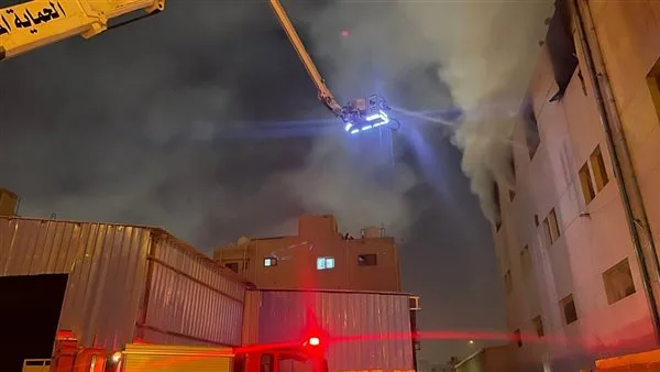 جهات التحقيق تزور موقع حريق مصنع الأثاث في القطامية جهات التحقيق تزور موقع حريق مصنع الأثاث في القطامية