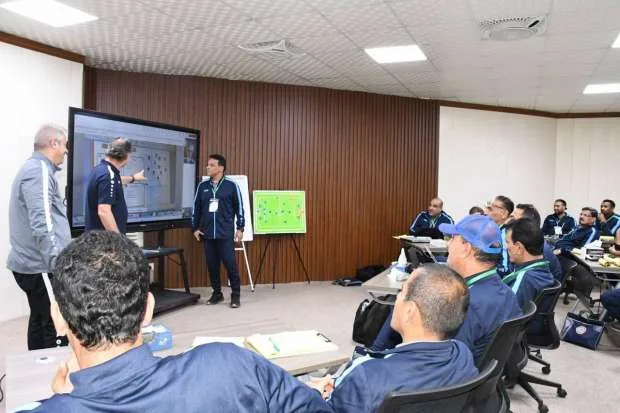 حسام البدري يتحدث عن مستقبله مع أهلي طرابلس عقب توقف الدوري الليبي