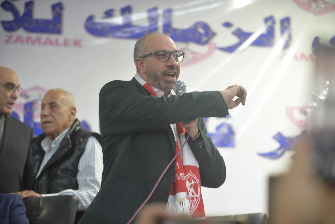 حسام المندوه: أزمة صحية لرئيس الزمالك بسبب الضغوط، ومجلس الإدارة يقف إلى جانبه.