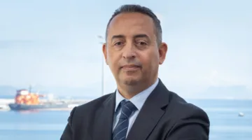 حسن أبكاري يُنهي نشاط شركته الاستشارية في فالنسيا عقب عزله من إدارة ميناء طنجة المتوسط.