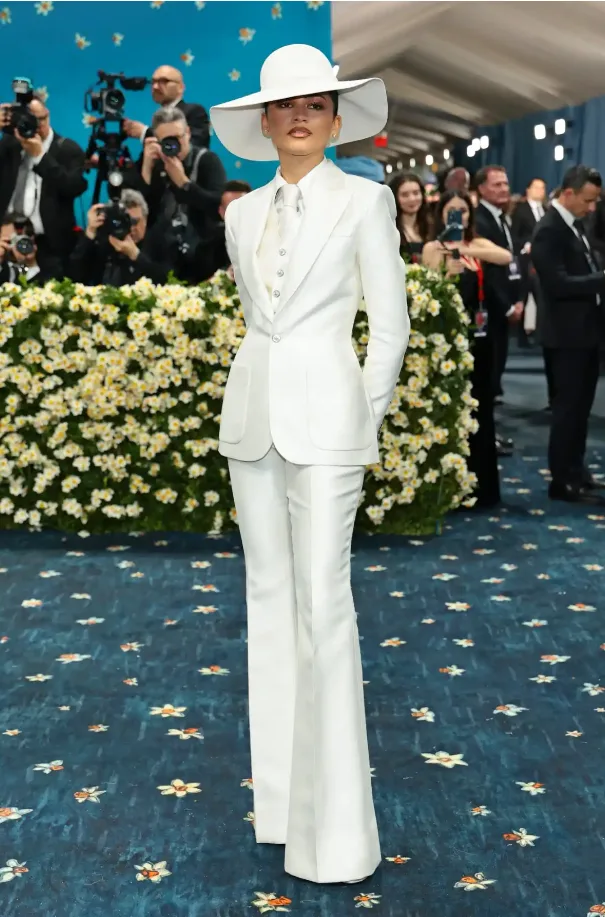 حفل Met Gala 2025.. إطلالات النجمات تخطف الأنظار