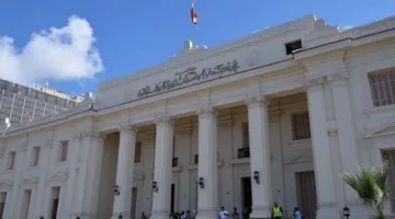 حكم بالسجن 10 سنوات على نجار بتهمة قتل شاب وسرقة هاتفه في الإسكندرية.