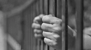 حكم بالسجن 5 سنوات على متهم و3 سنوات على آخر بتهمة الارتباط بـ “خلية داعش العمرانية الثانية”
