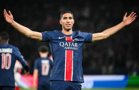 حكيمي يُحسن ليفوز بلقب أفضل لاعب إفريقي في الدوري الفرنسي